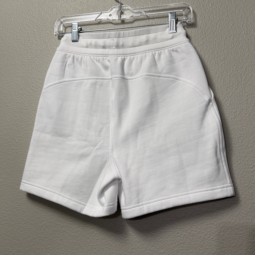 Lululemon Scuba High-Rise Shorts 5” - Picture 12 of 16